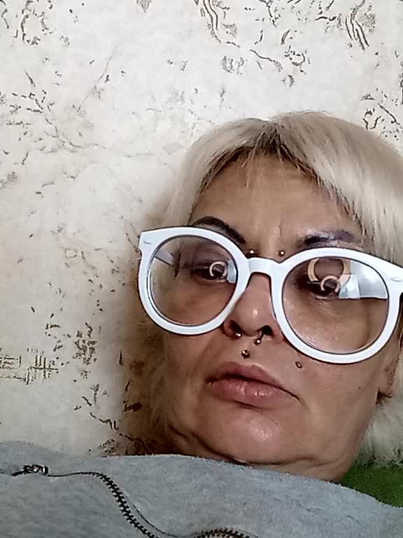 GardenerofIllusions Cam Model Chat October 31, 2025