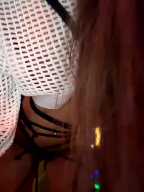 VIP17CoupleDream Cam Model Chat October 31, 2025