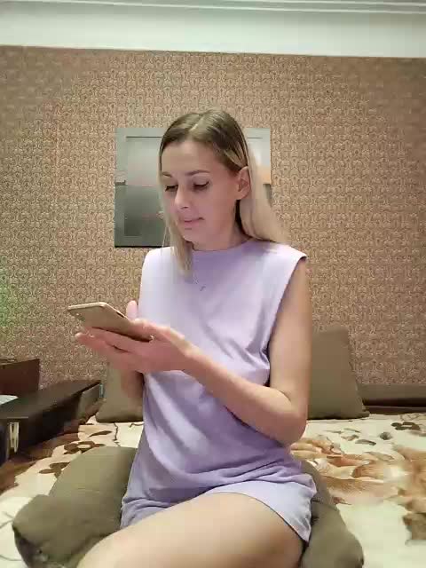 Mozaika Cam Model Chat October 31, 2025