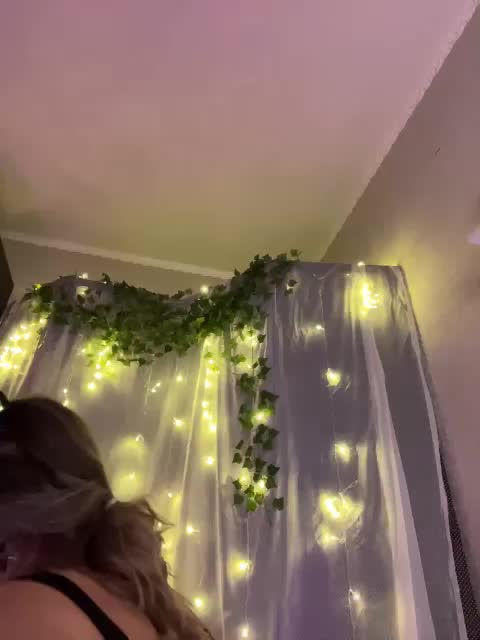 NightMint Cam Model Chat October 31, 2025