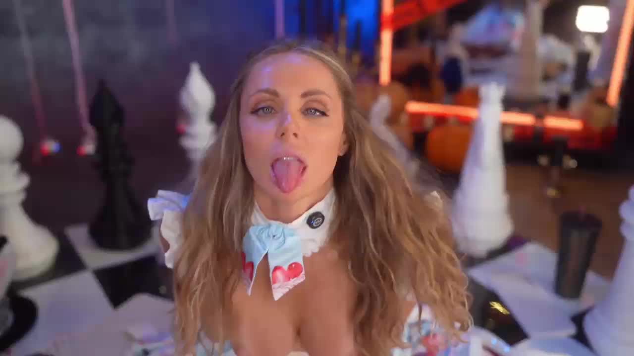 EvaFashionista Cam Model Chat October 31, 2025