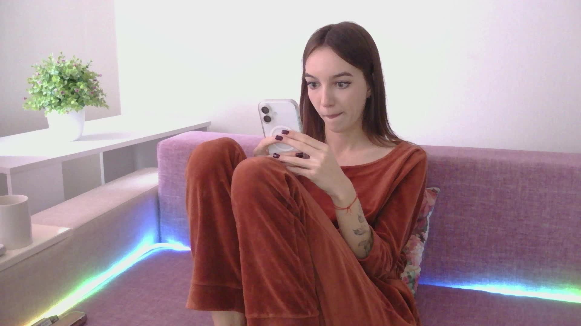 NotSoSweetDasha Cam Model Chat October 31, 2025