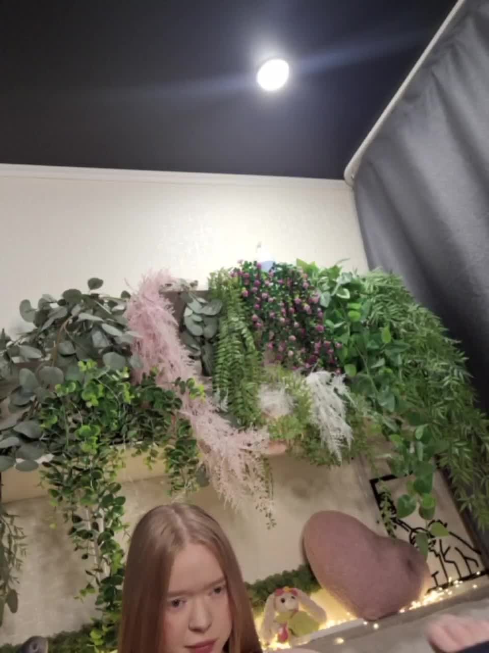 -scyrim- Cam Model Chat October 31, 2025