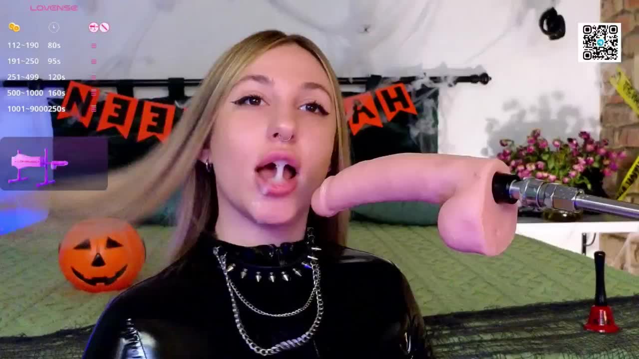 KikkiRood Cam Model Chat October 31, 2025