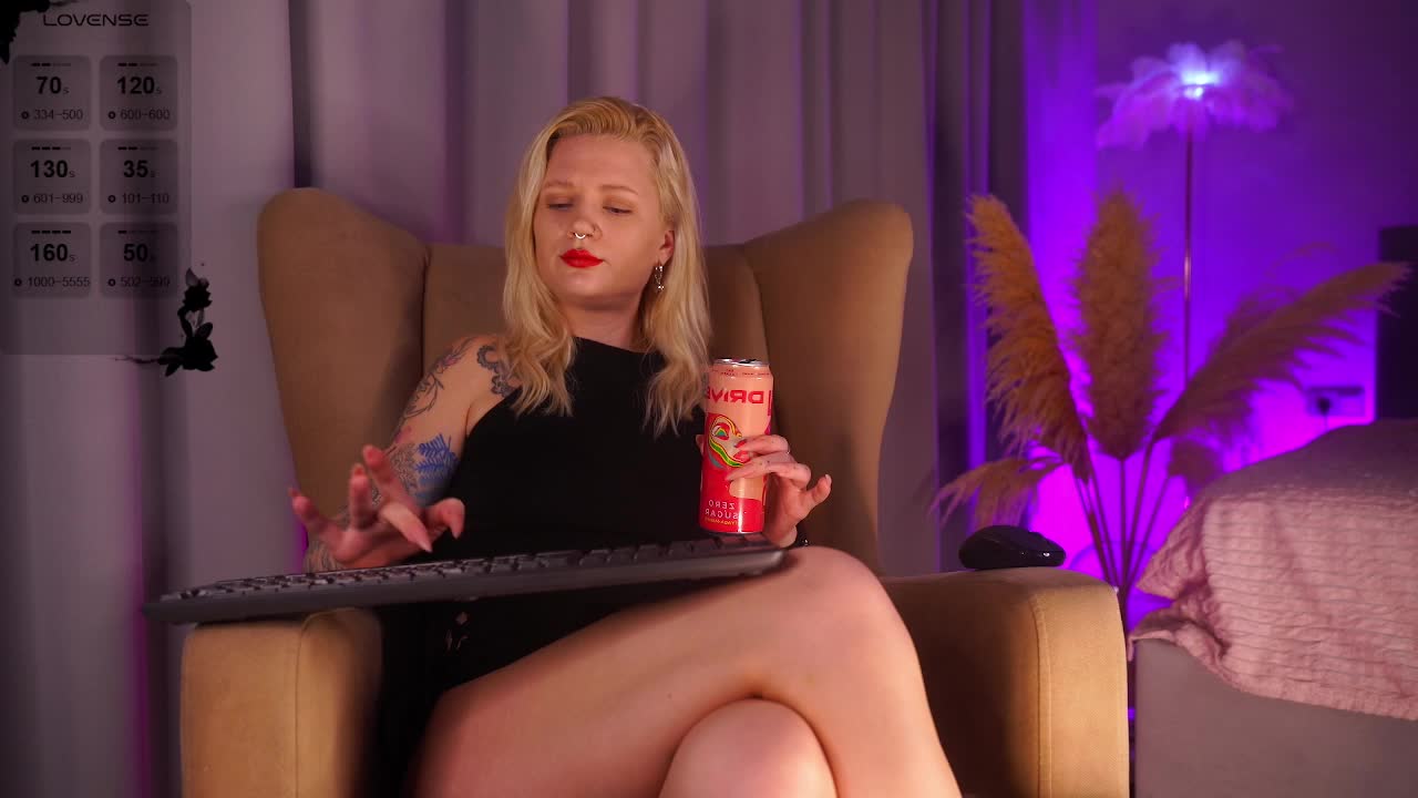 ViviaRocks Cam Model Chat October 31, 2025