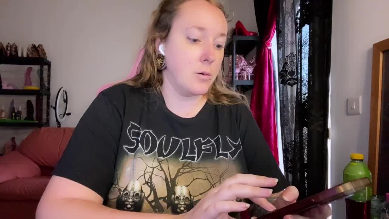 NylonQueen Cam Model Chat October 31, 2025