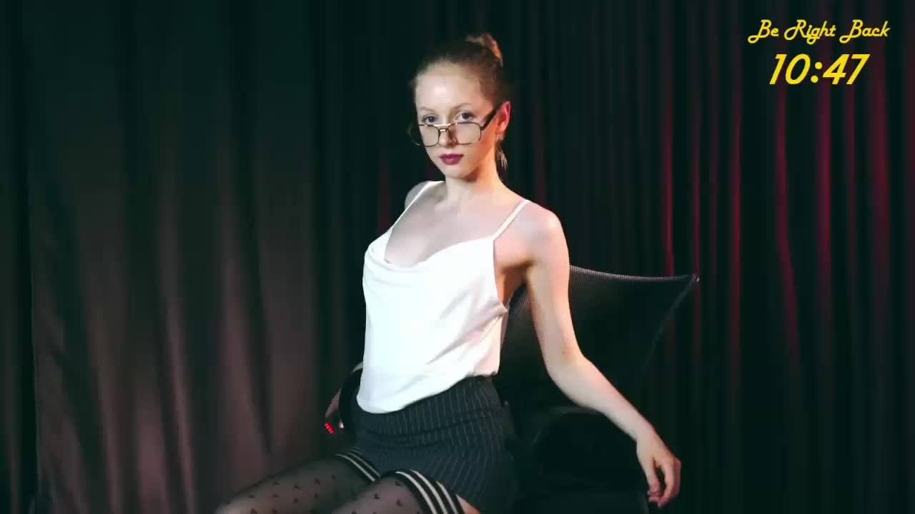 MiaVebes Cam Model Chat October 31, 2025