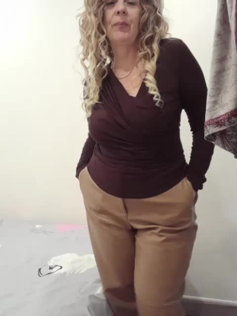 mery8poppins Cam Model Chat October 31, 2025