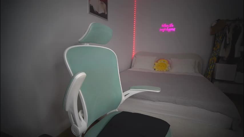 lunaink_ Cam Model Chat October 31, 2025