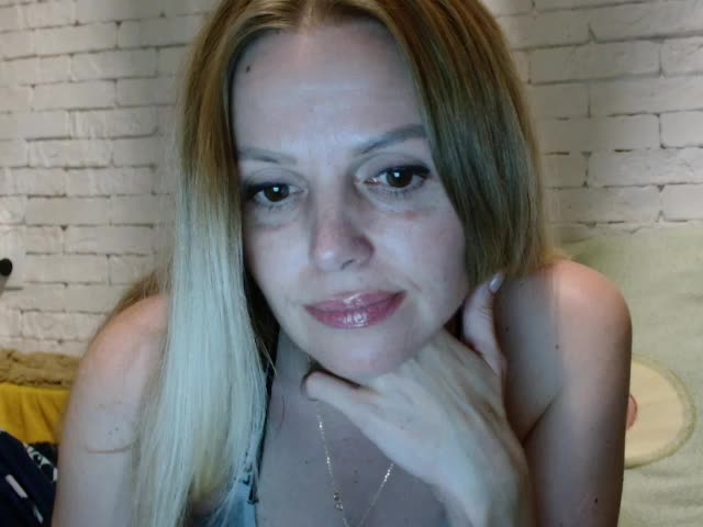 AngelAlone Cam Model Chat October 31, 2025