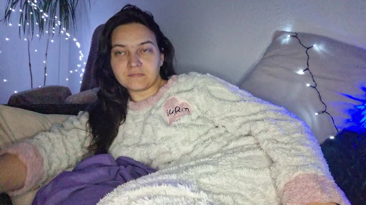 CyndeeWinter Cam Model Chat October 31, 2025