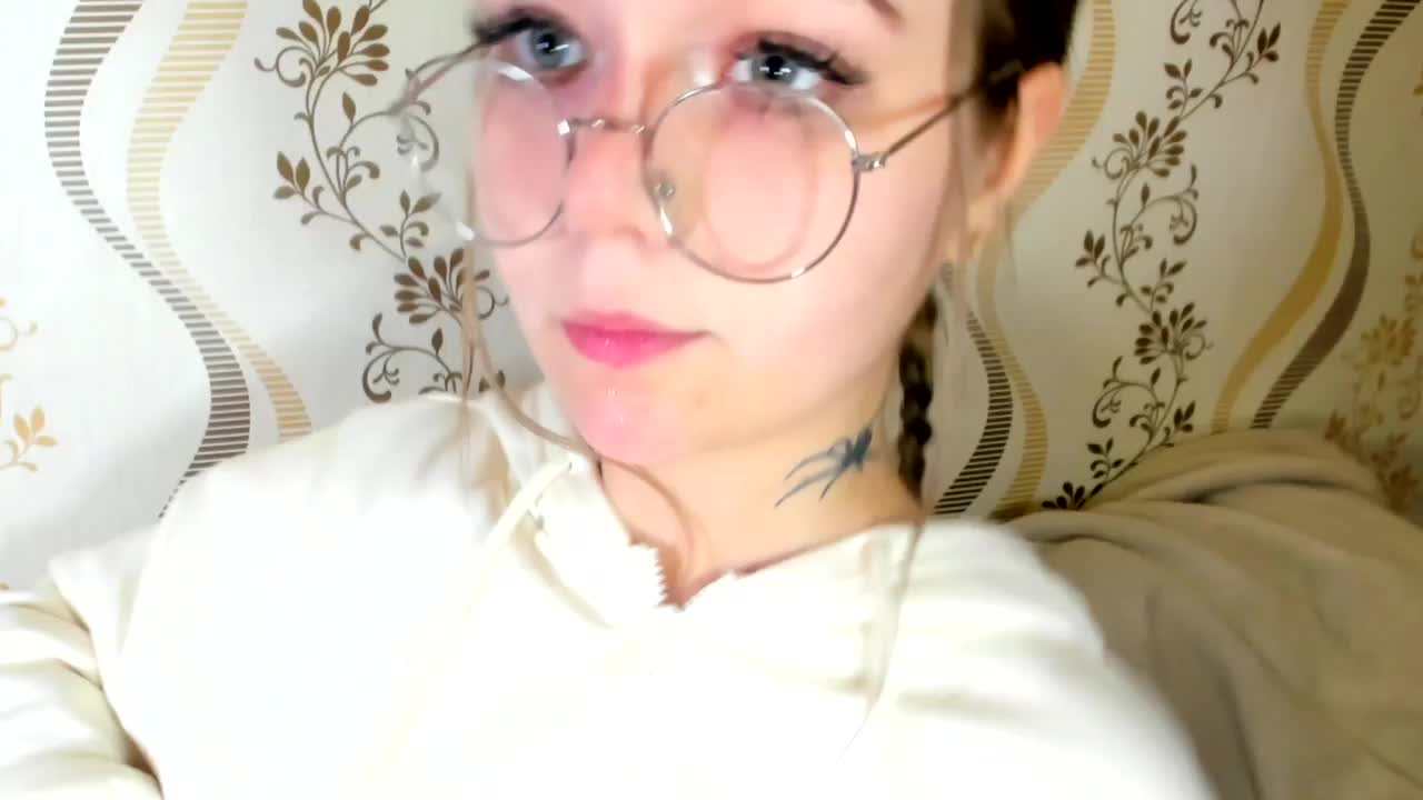 MelMooon Cam Model Chat October 31, 2025