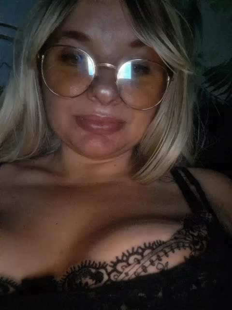 Merry-go-round1 Cam Model Chat October 31, 2025