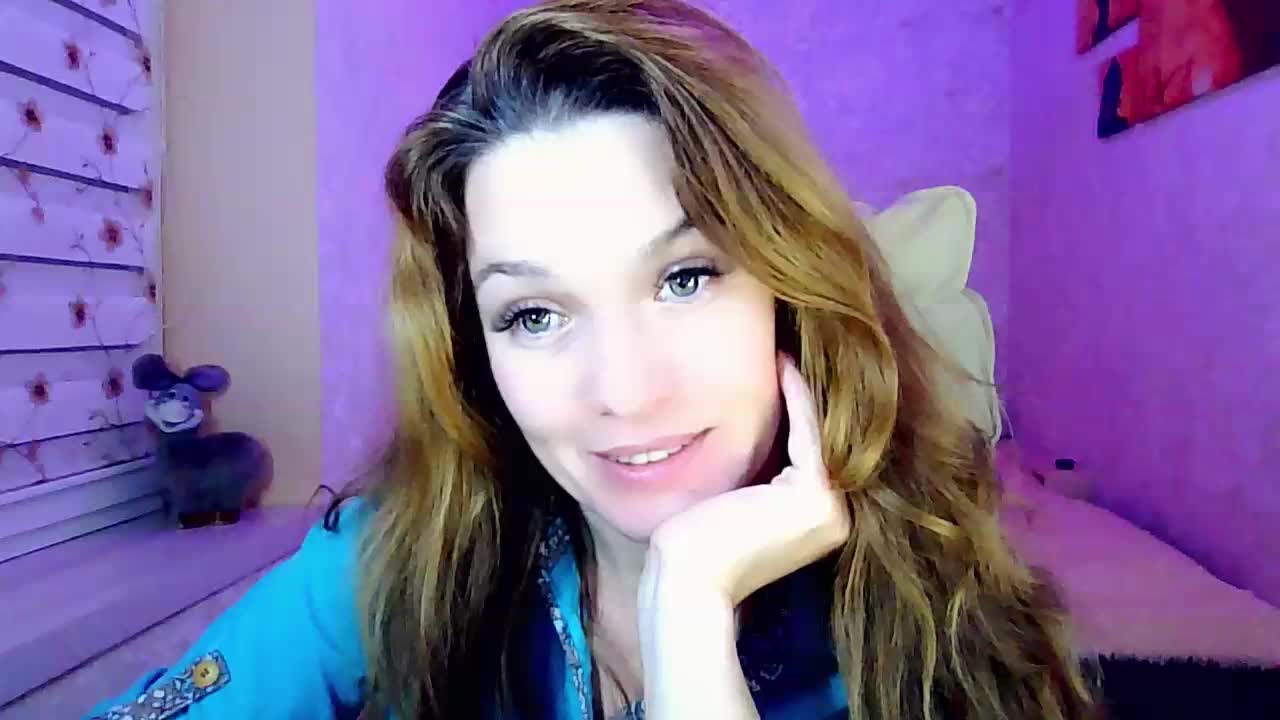 smilesss Cam Model Chat October 31, 2025