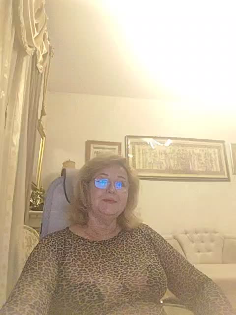 KarinkaSweet Cam Model Chat October 31, 2025