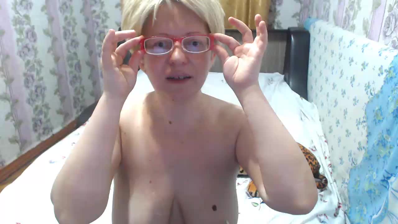 CrazzyBitch Cam Model Chat October 31, 2025