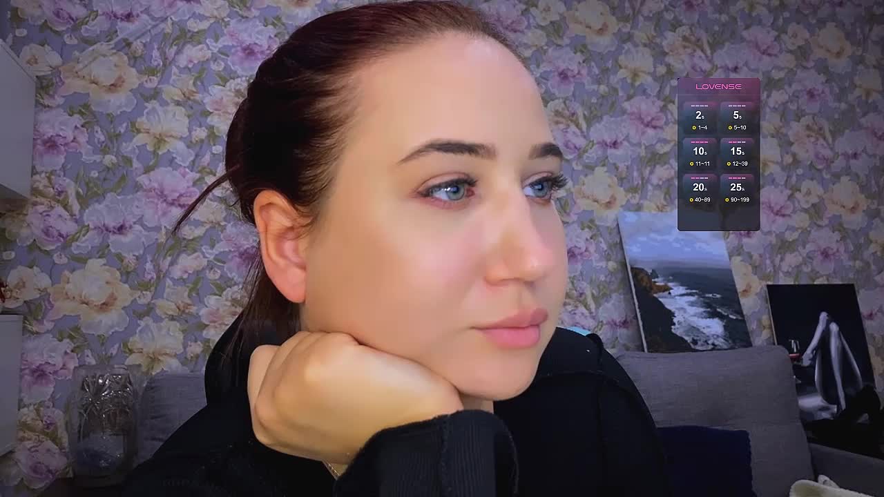 Crystal_eternity Cam Model Chat October 31, 2025