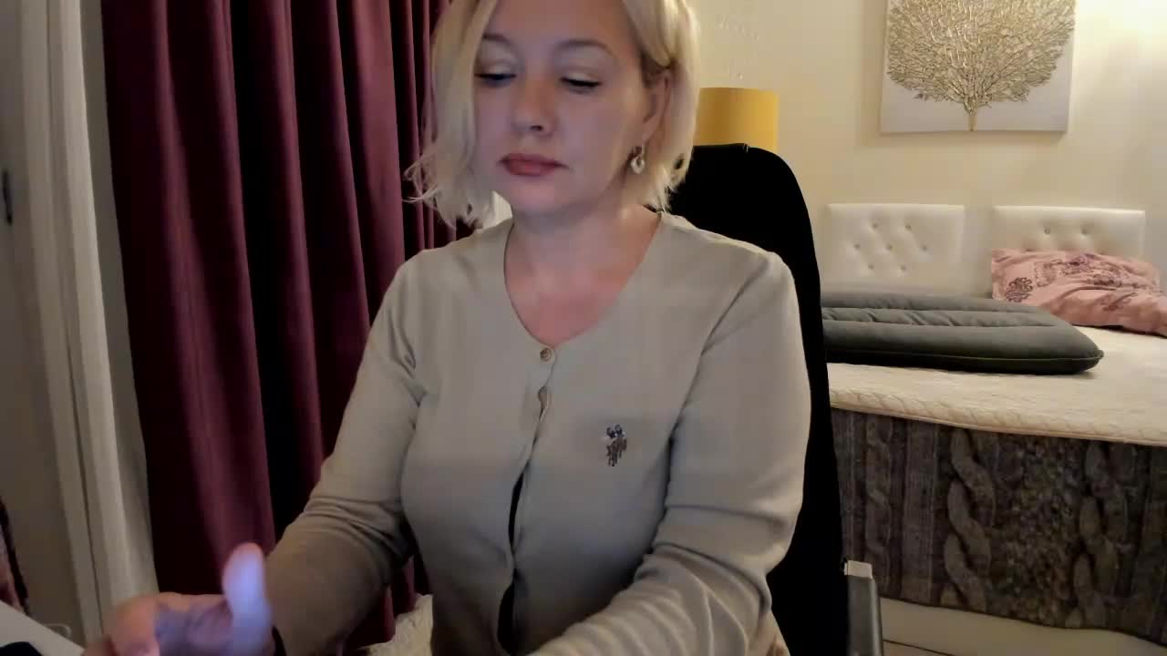 Olga1W Cam Model Chat October 31, 2025