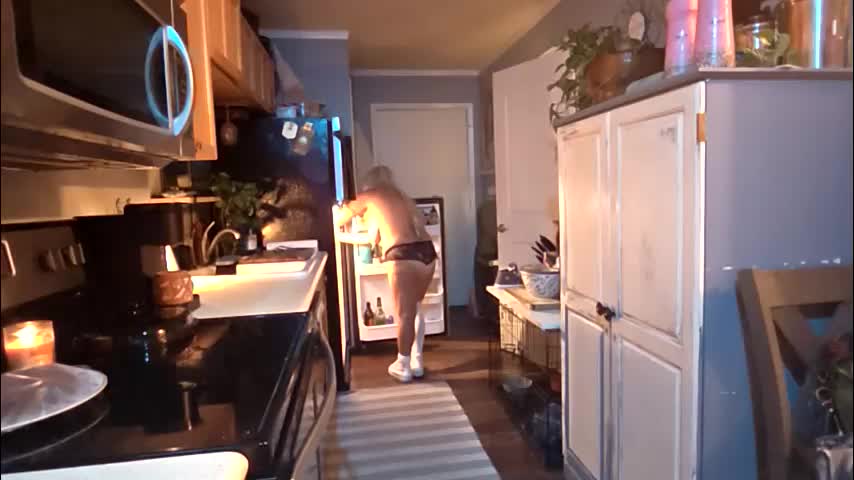 cheekymonkie Cam Model Chat October 31, 2025