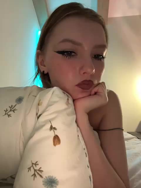 -Nezukoo- Cam Model Chat October 31, 2025