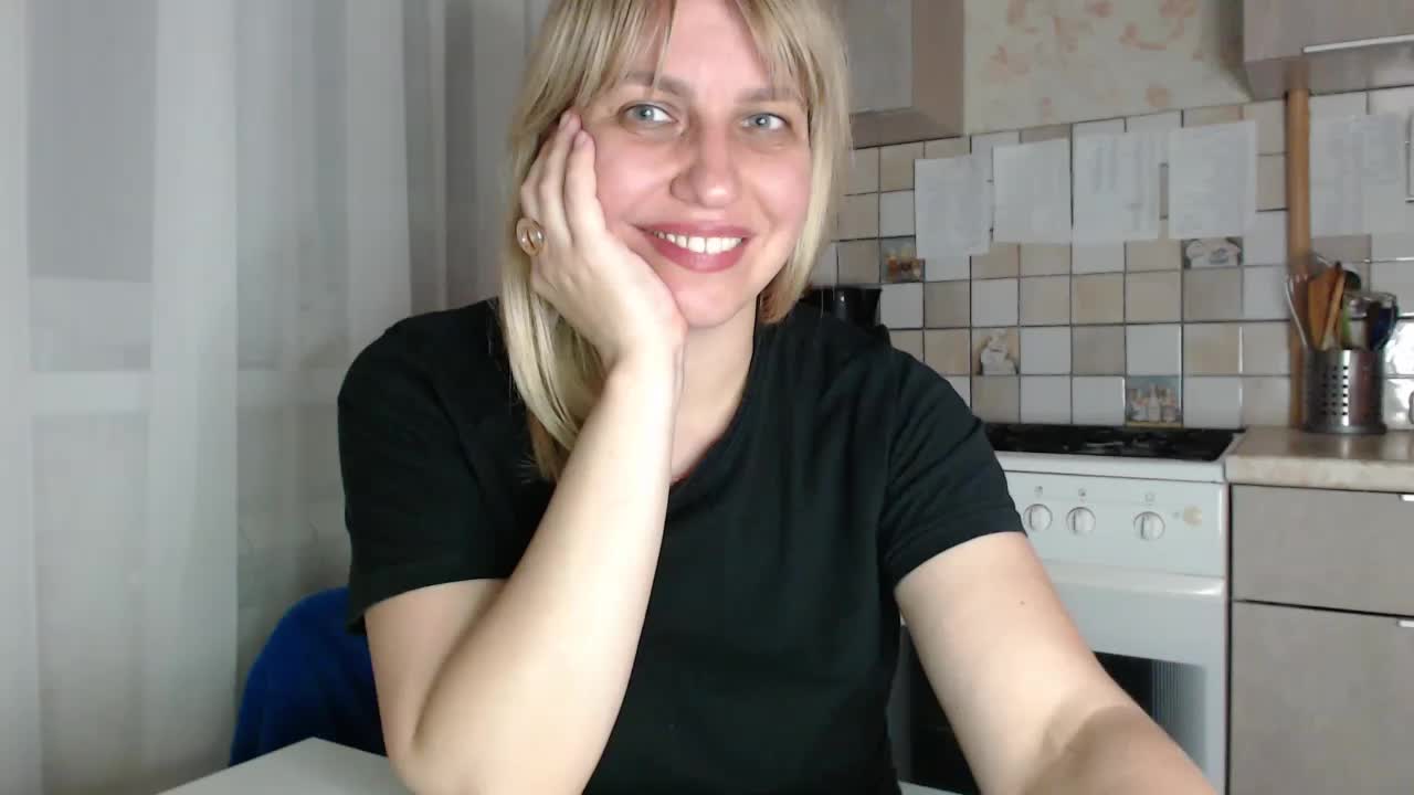 Karmella Cam Model Chat October 31, 2025