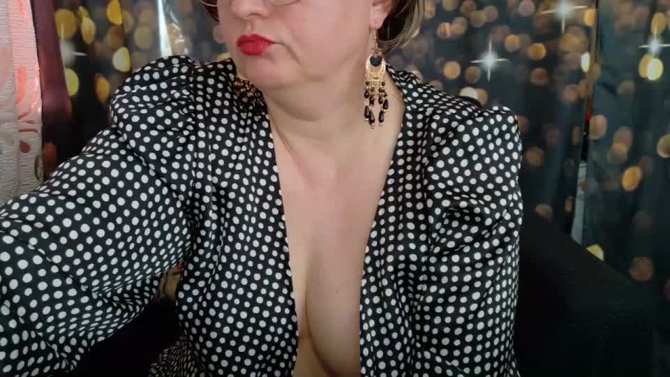 Golden_Lady Cam Model Chat October 31, 2025