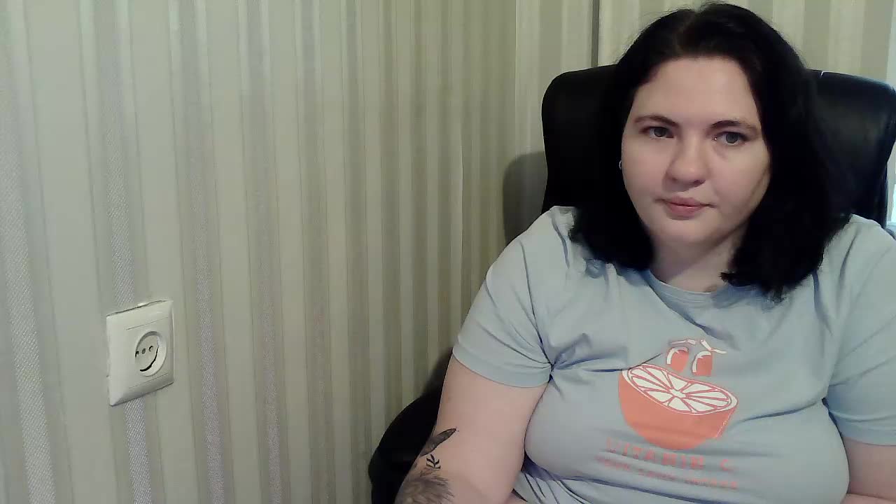 XLisaBlueX Cam Model Chat October 31, 2025