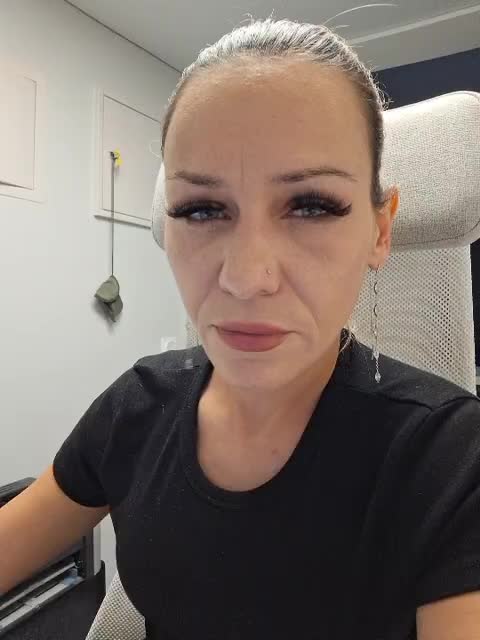 krisred Cam Model Chat October 31, 2025