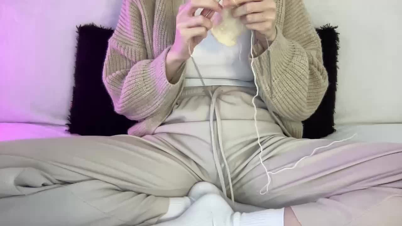 BestyBoobs Cam Model Chat October 31, 2025