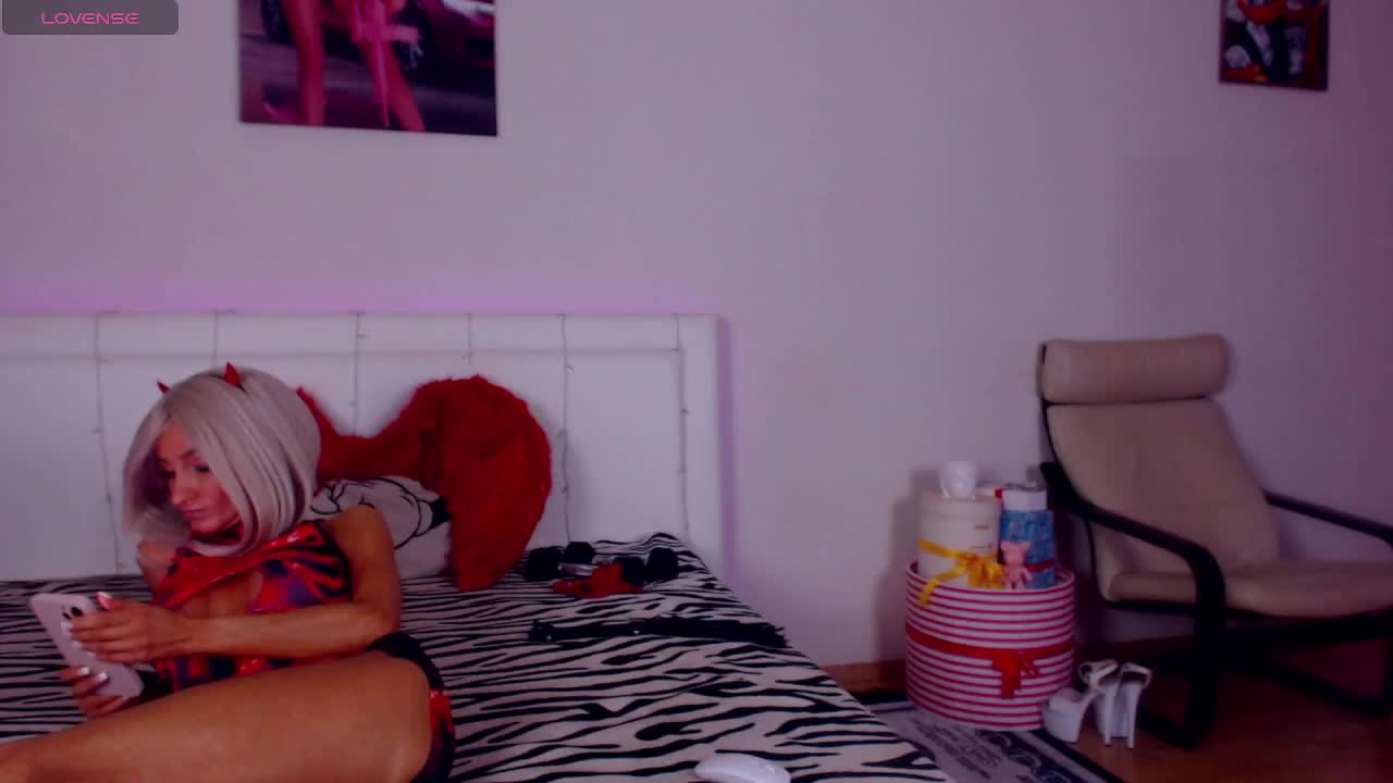 SonjaRay Cam Model Chat October 31, 2025