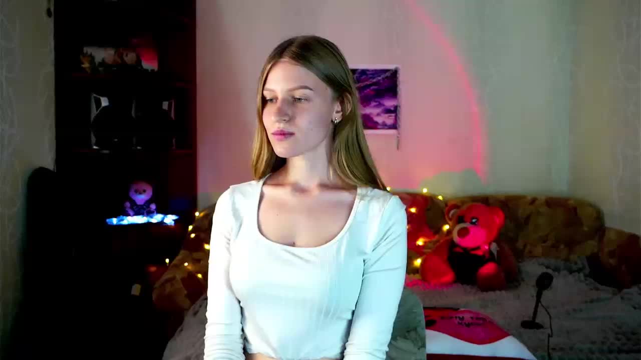 LunaEvan Cam Model Chat October 31, 2025