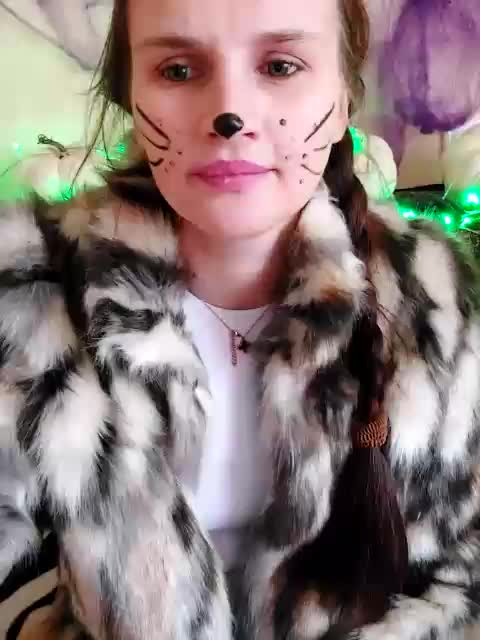 LisaLovHoney Cam Model Chat October 31, 2025