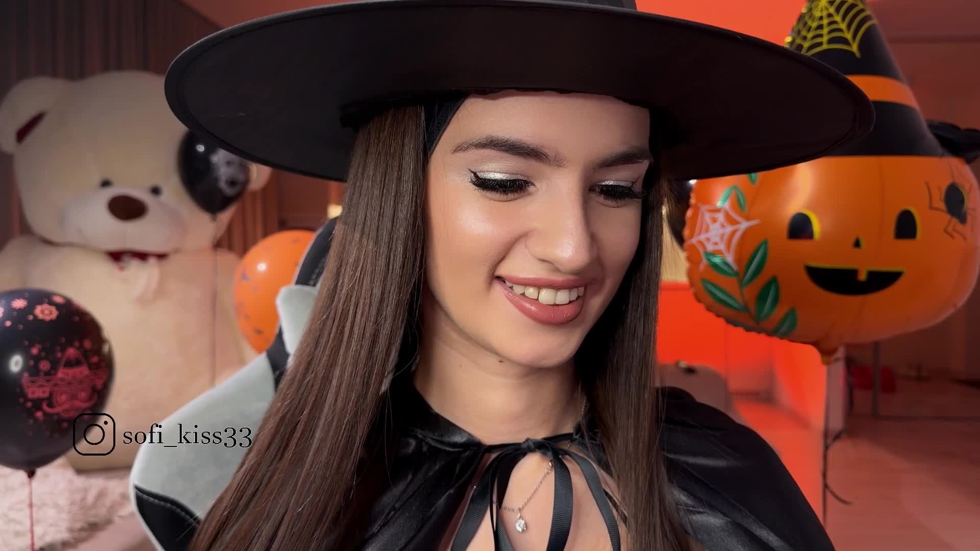 Sofi-Mi Cam Model Chat October 31, 2025