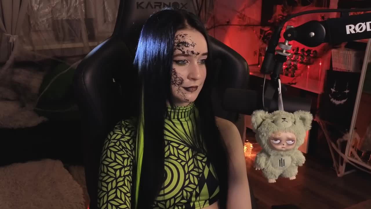 Kira_Li_Lime Cam Model Chat October 31, 2025