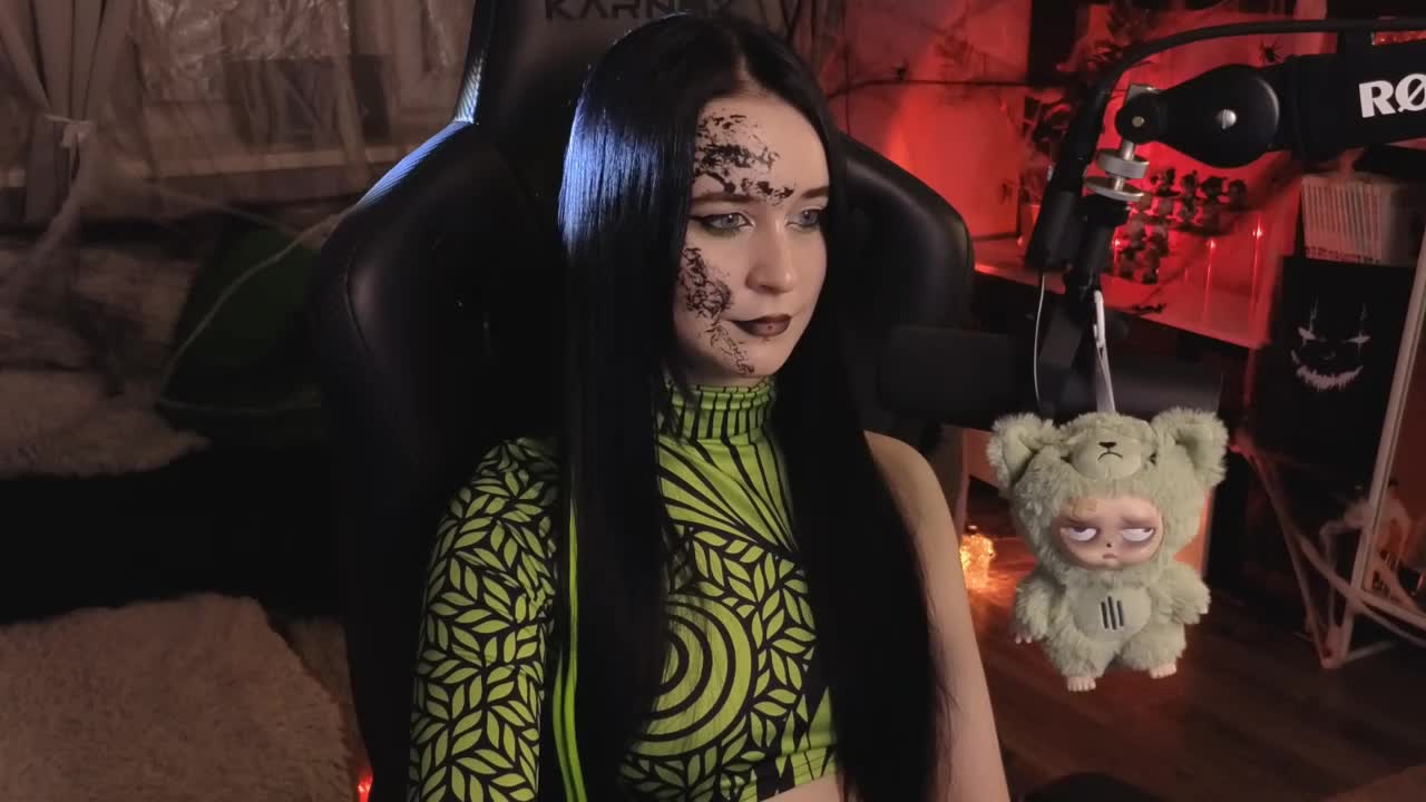 Kira_Li_Lime Cam Model Chat October 31, 2025