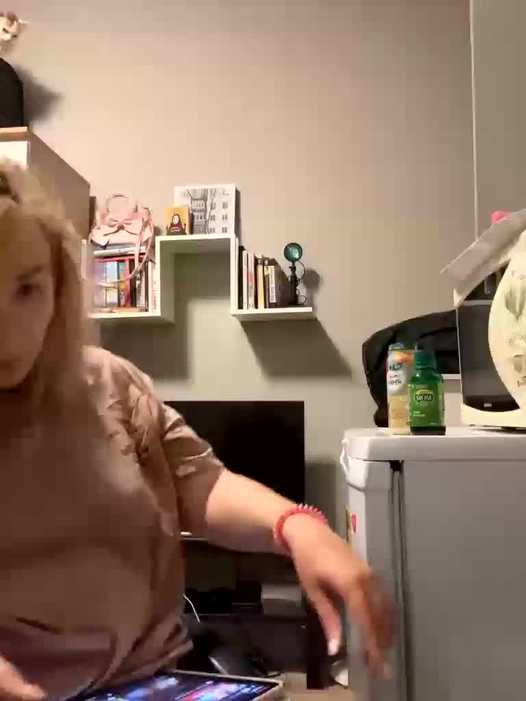 Kinesha Cam Model Chat October 31, 2025