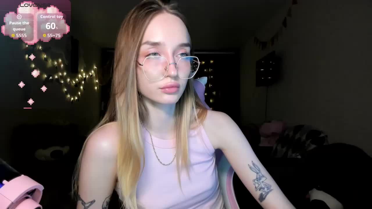 Polikinesis Cam Model Chat October 31, 2025