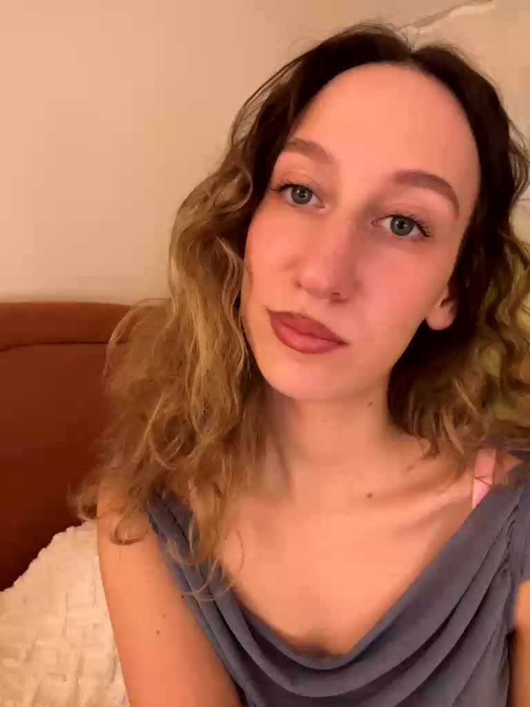 Chikipikin Cam Model Chat October 31, 2025