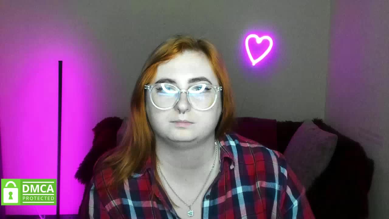 Aliciaredluv Cam Model Chat October 31, 2025