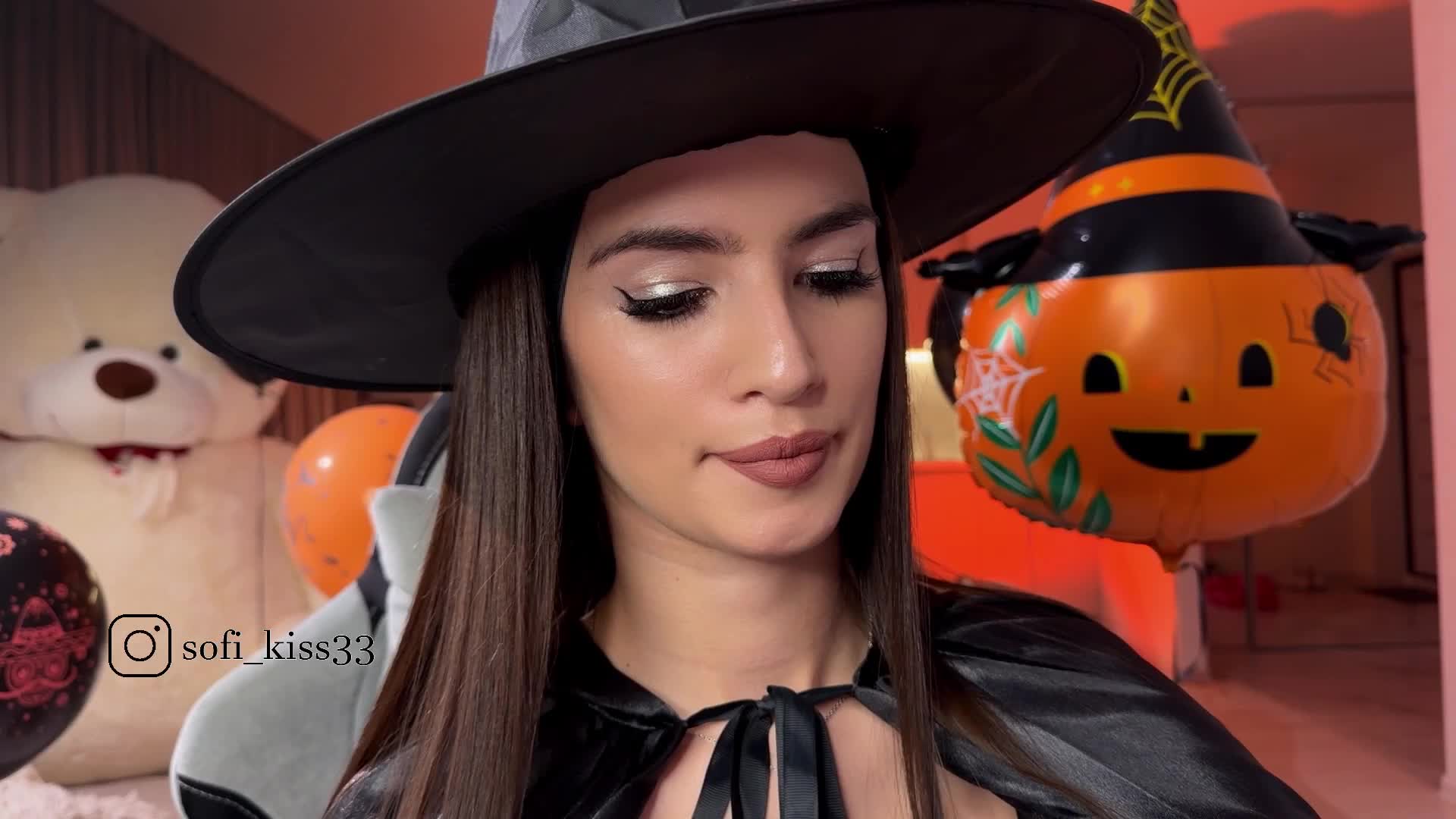 Sofi-Mi Cam Model Chat October 31, 2025