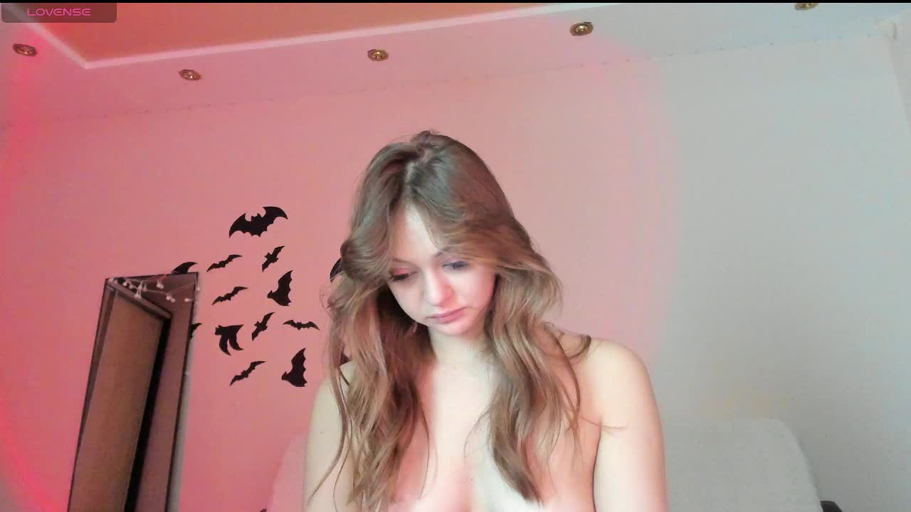 may-flower Cam Model Chat October 31, 2025