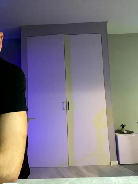 Room_of_love Cam Model Chat October 31, 2025