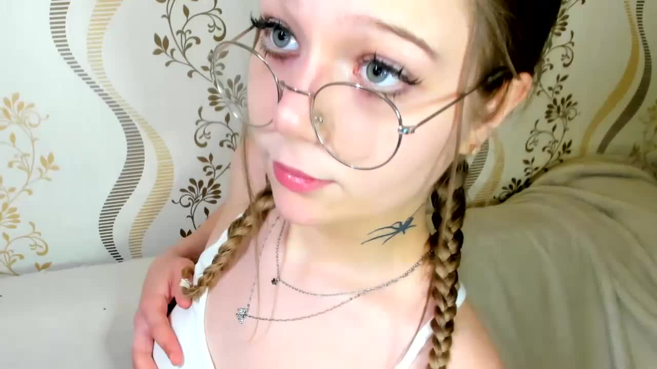 MelMooon Cam Model Chat October 31, 2025