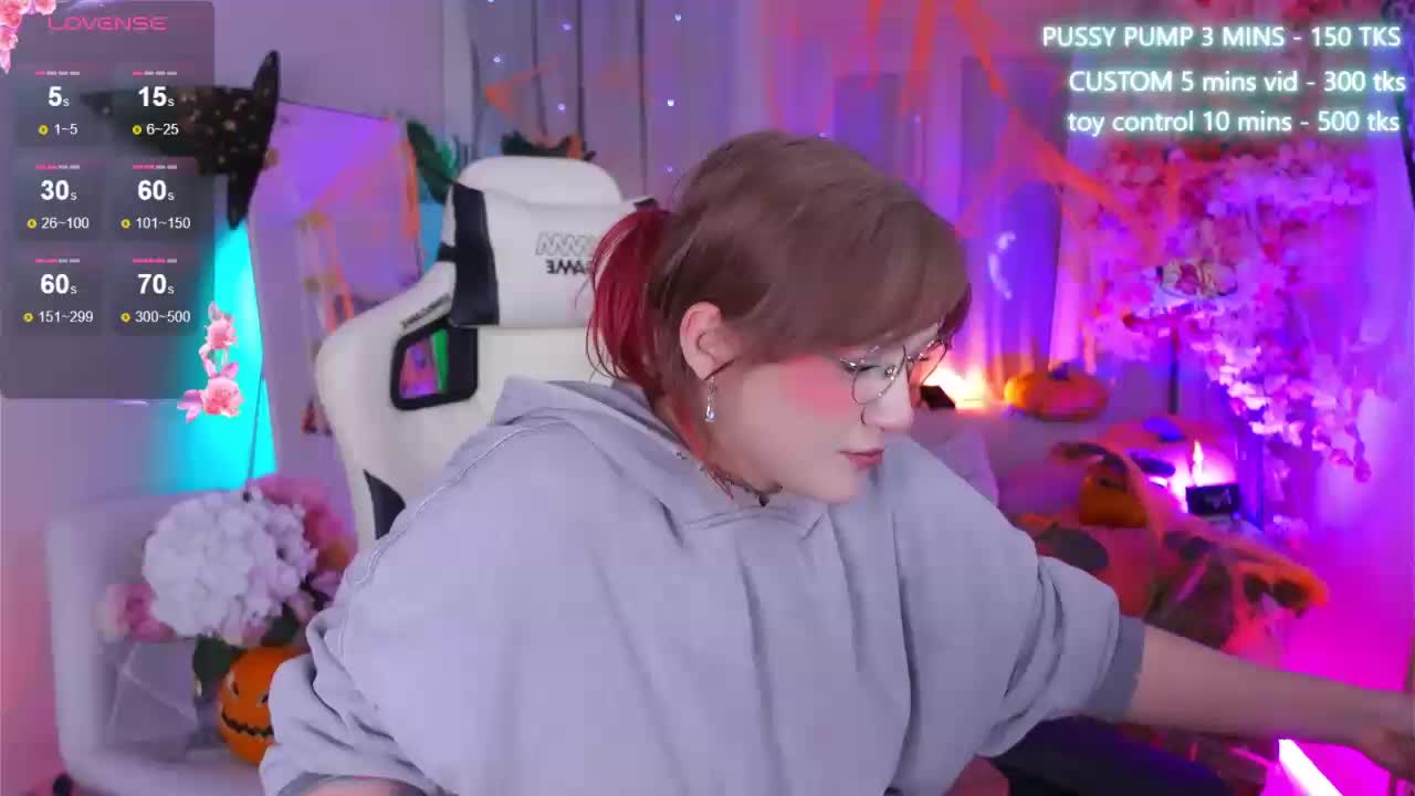 CrazyWine Cam Model Chat October 31, 2025