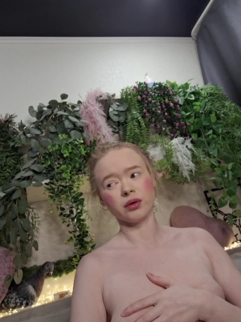 -scyrim- Cam Model Chat October 31, 2025