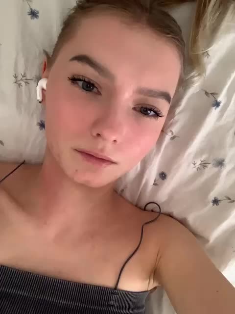 -Nezukoo- Cam Model Chat November 1, 2025