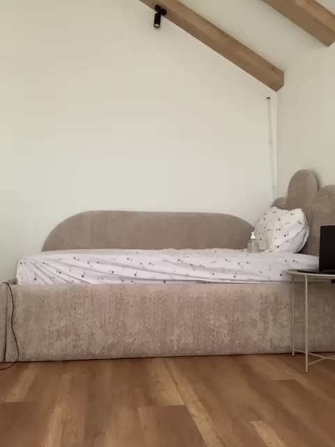 -Nezukoo- Cam Model Chat November 1, 2025