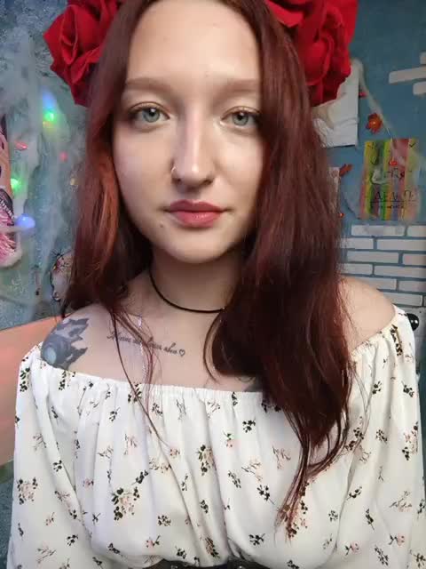 Mari_Gold Cam Model Chat November 1, 2025