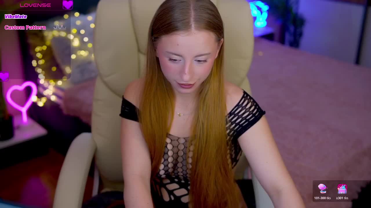 SilverrMoon Cam Model Chat November 1, 2025