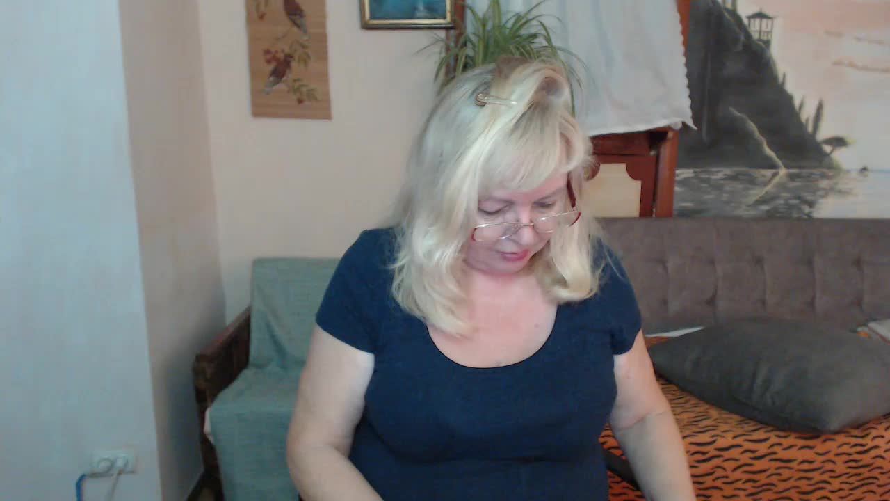 EvelynLoveShy Cam Model Chat November 1, 2025